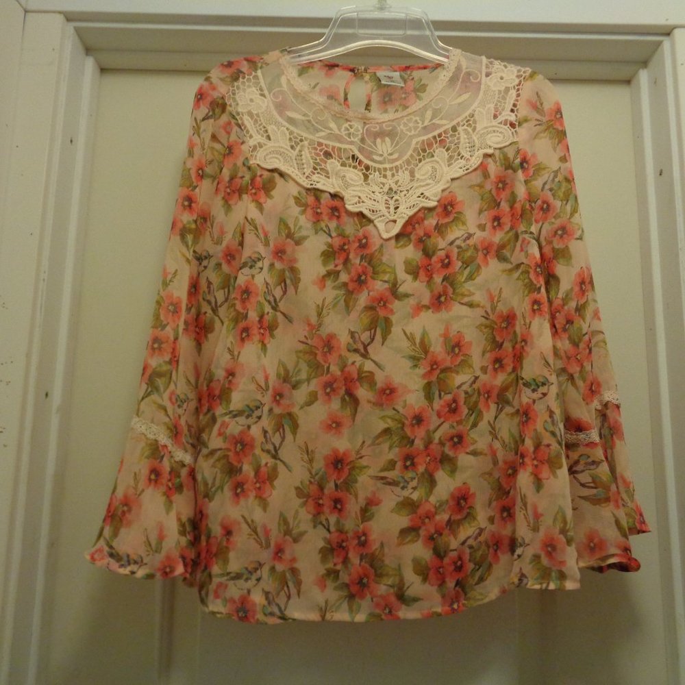 DISNEY COQUETTE SOFT GIRL FLOATY FLOWERS ROMANCE LACEY BLOUSE M